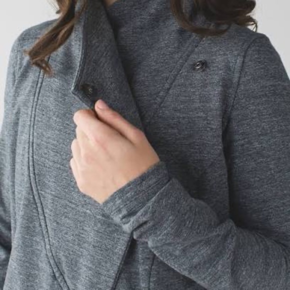 Lululemon - That's a Wrap, Heathered Snow Slub Coal Colour, Size 6 - Picture 3 of 7